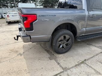 Ford F-150 Elektro 2024 Lightning LARIAT - 12