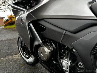 Honda VFR 1200F - 12