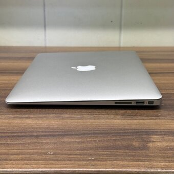 Apple MacBook Air 13” (A1466, Early 2015) – i5 / 8GB RAM / - 12