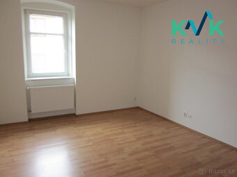 Pronájem bytu 3 + 1, v OV, cihla, 73 m2, ul. Slepá, Karlovy - 12