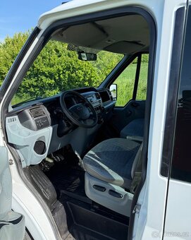 FORD TRANSIT VALNÍK 6 MÍST 2.2 85Kw - 12