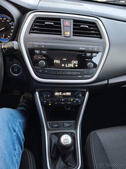 Suzuki SX4 S-CROSS 1,6 benzín - 12