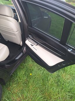BMW 750I XDRIVE - 12