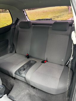 Volkswagen Fox 1.2i 40kW, RV 2010, Servo, Nová STK - 12