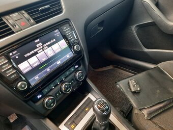 Škoda octavia 2,0 tdi 110 kw 2014 výbava - 12