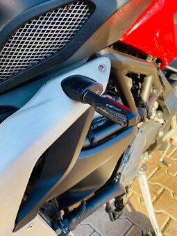 MV AGUSTA BRUTALE 675 - 12