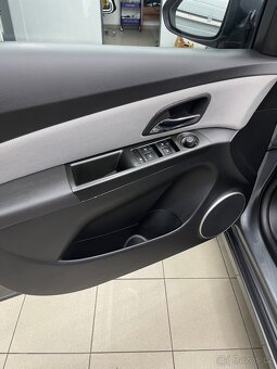 Chevrolet Cruze 2011, 1.8 benzin 104kw - 12