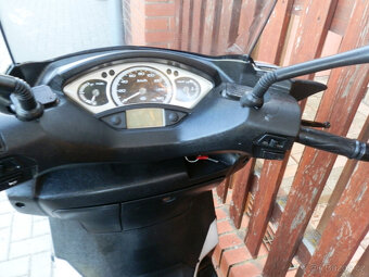 Yamaha X-Max 125 - 12