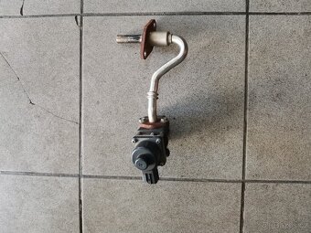 Startér + díly z motoru Suzuki-Subaru - 12