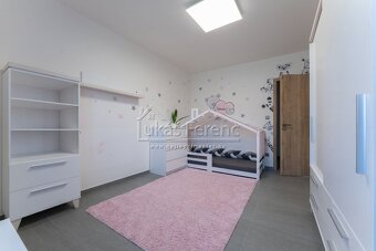 Prodej, rodinný dům, dispozice 4+kk/Garáž, terasa, bazén, po - 12