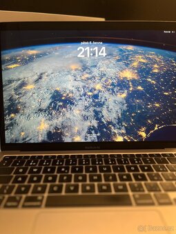 MacBook Air 13” (2020) – Intel Core i5, 8GB RAM, 256GB SSD - 12