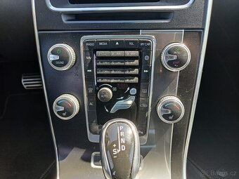 Volvo V60, 2.4 D6 158 kW R-DESING - 12
