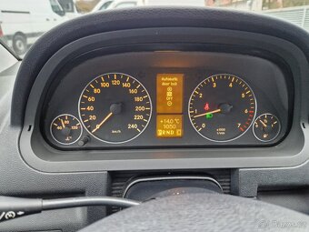 Mercedes Benz A 1,5 benzín, 70 KW, Automat - 12