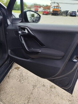 PEUGEOT 208 1.0 - 12