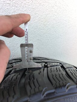 Pneu Mercedes Benz V 235/55R 17 - 12