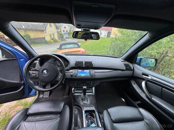 X5 is 4.6 V8 Estoril Blau - 12