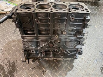 Motor BKD 2.0 TDI 103kW - blok, sání, EGR - 12