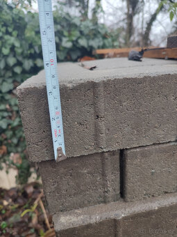 Dlažební betonové kostky / zámková dlažba přírodní 20x10x8cm - 12