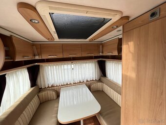 Karavan TEC Travel King 490, předstan, královská postel - 12