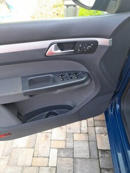 Volkswagen Touran - 12