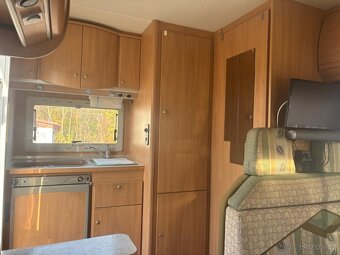 OBYTNÉ AUTO BURSTNER - ZIMNÍ VERZE AUTA , KRÁSNÝ STAV - 12