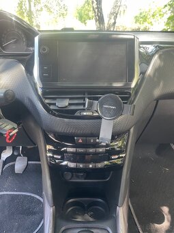 PEUGEOT 2008 1.2 81kw - 12