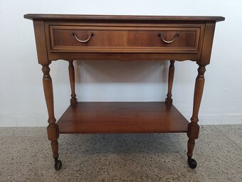 Rustikální konzolový stolek, nábytek z masívu, pojízdný - 12