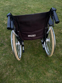 Meyra mechanický invalidní vozík 43cm bržděný - 12