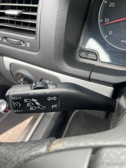VW Golf V - 12