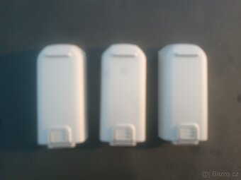 DJI NEO dron se 3 bateriemi a nabíjecí hub - 12