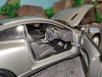 prodám model 1:18 aston martin vanquish - 12