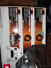 Formule Carrera Red Bull na dálkové ovládání - 12
