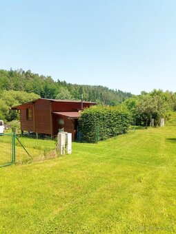 Pozemek s maringotkou - 12