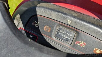 ZAHRADNÍ TRKTOR TORO WHEEL HORSE DH 220 - 12