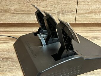 Thrustmaster T300 RS GT Edition + Řadící páka TH8A Shifter - 12