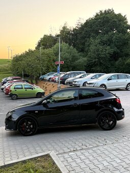 SEAT IBIZA CUPRA 1.4TSI 132kw DSG 136.000KM ROZSÁHLÝ SERVIS - 12