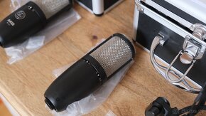 Velkomembránové kondenzátorové mikrofony AKG P420. - 12