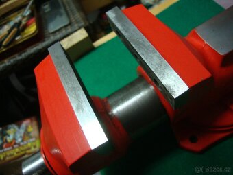 Svěrák YORK 100L 100mm červený zachovalý PC: 3700Kč - 12