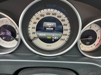 Mercedes  E 220 BlueTEC Avantgarde 2015,302000km - 12