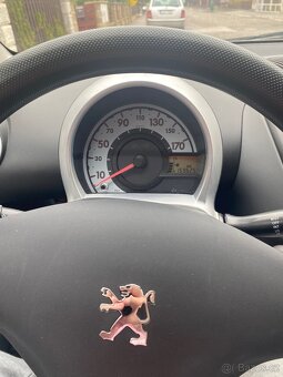 Peugeot 107 1,0i manuál 2011 - 12