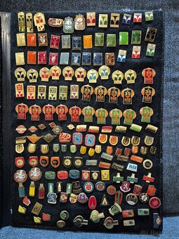 Sbírka odznaků a vyznamenání cca 2100ks - 12