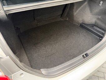 Toyota Corolla 1.3 VVT-i 73 kw / 2017 / sedan - 12