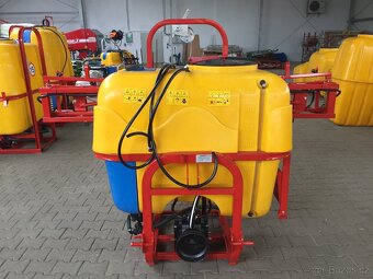 Postřikovače 600 l, záběr 12 m - 12