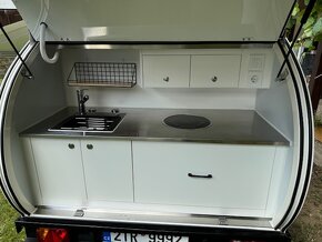 Minikaravan pro 2 osoby - přívěs do 750 kg, nebrzděný - 12