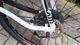 Ghost Kato 7.9 AL star white, kola 29", velikost L - 12