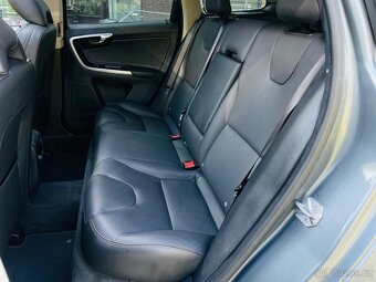 Volvo XC60 2.4D5 4x4 AUT SUMMUM KAMERA TAŽNÉ SERVISKA - 12