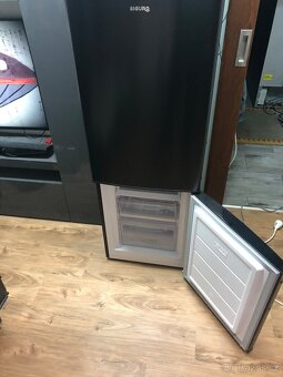 Malá lednice s mrazákem do 145cm. Nová nepoužita - 12