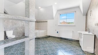 Rodinný dům 6+kk, na pozemku 1.044 m2, obec Měchenice, Praha - 12