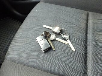 Peugeo 207 1.4i r.v.2008 stk:10/2027 DĚDICTVÍ - 12