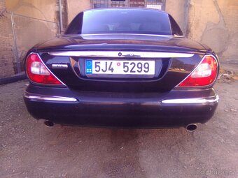 Jaguar XJ8 - 12